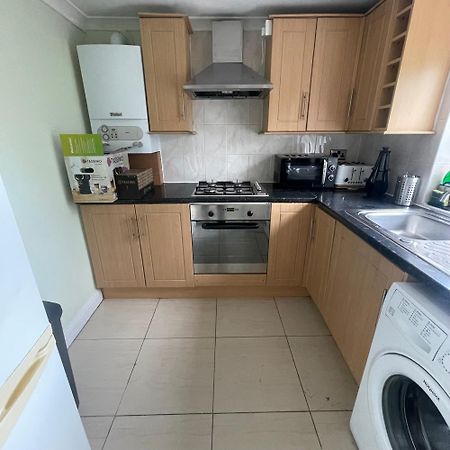 Entire 3 Bedroom Home - Minutes To Emirates Stadium! Londýn Exteriér fotografie