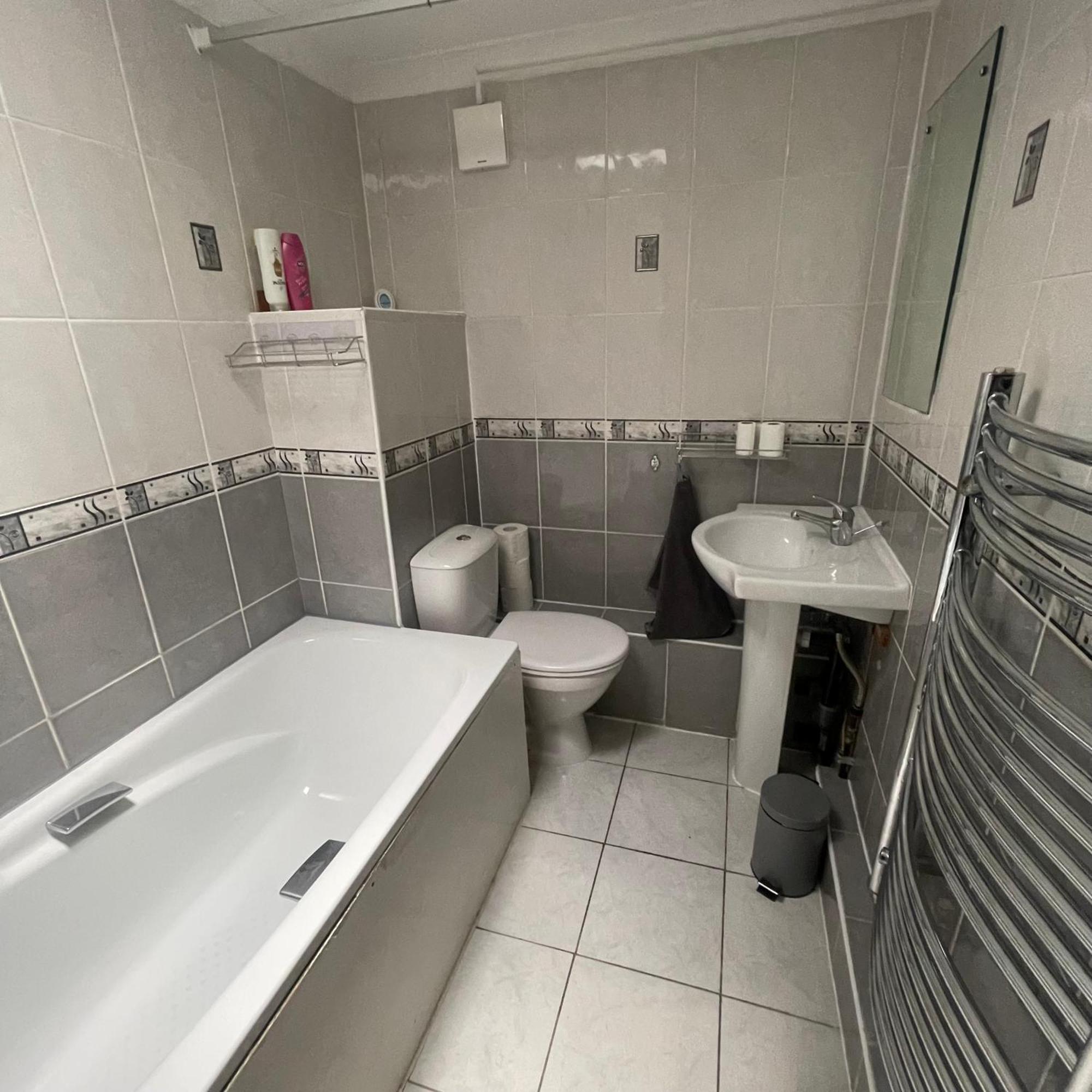 Entire 3 Bedroom Home - Minutes To Emirates Stadium! Londýn Exteriér fotografie